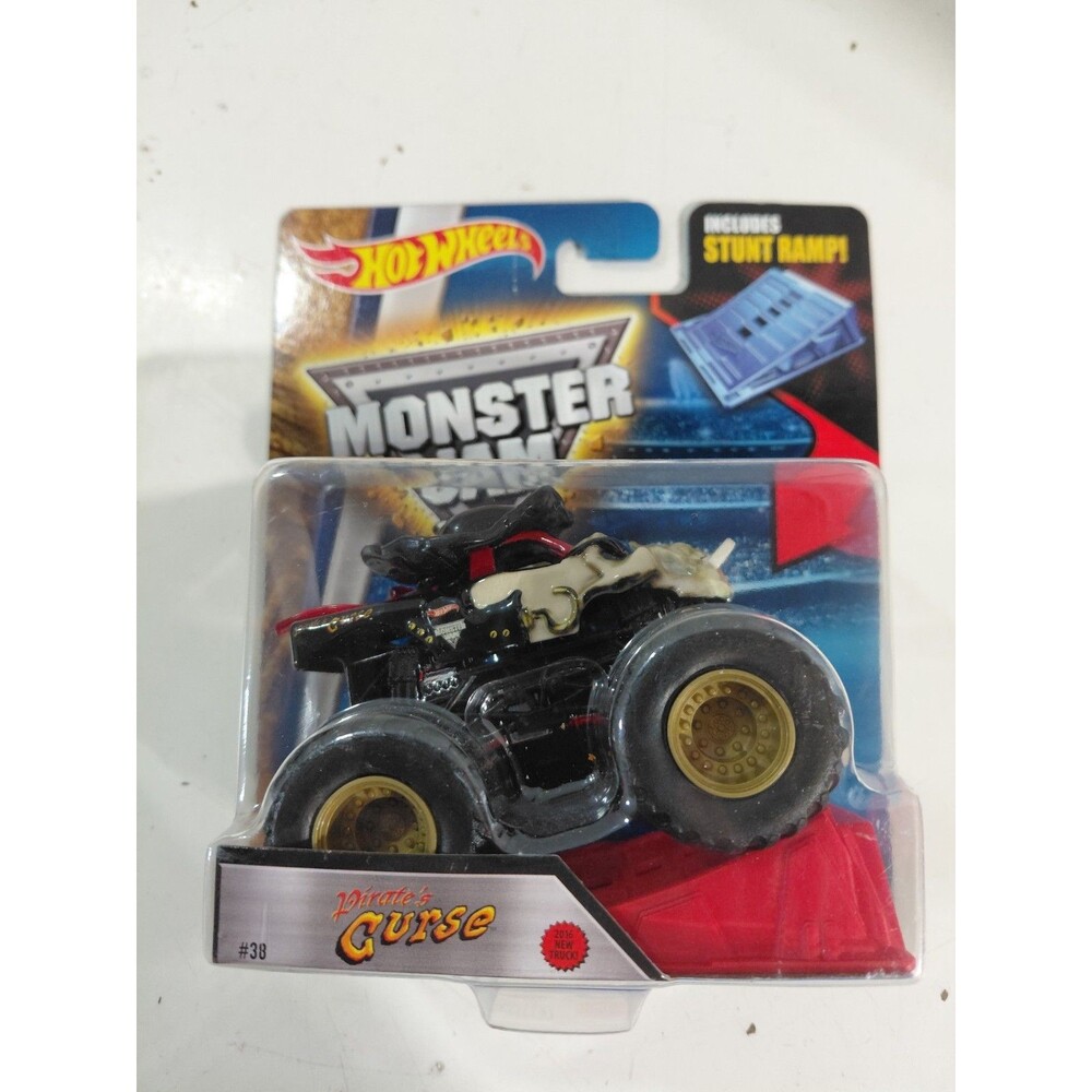 NIP Hot Wheels Monster Jam 1:64 Die Cast Pirate's Curse Monster Truck w/Ramp